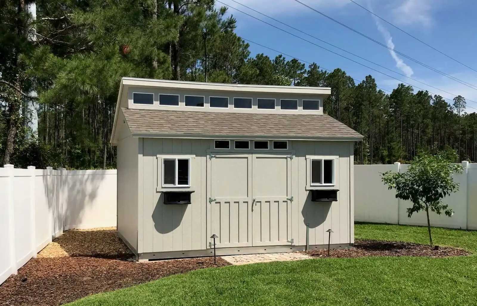 Exterior of TR-800 building with clerestory and window boxes