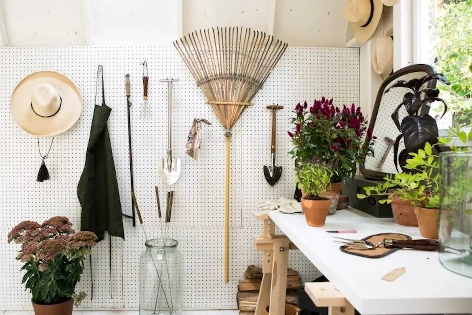 Interior of tb-600 garden shed